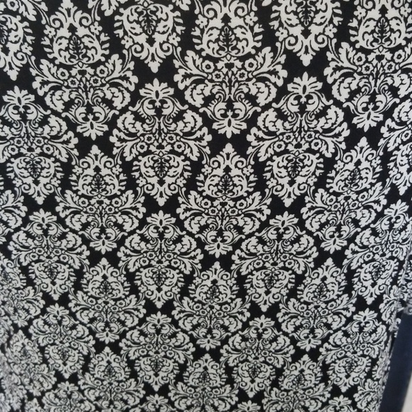 🚫🚫SOLD🚫🚫Old Navy Tee - Picture 6 of 6